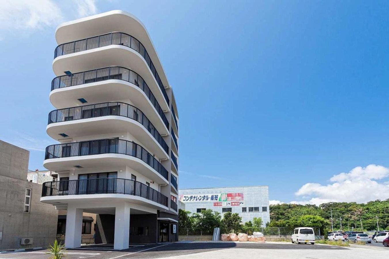 Breaky Hotel Chatan Buitenkant foto