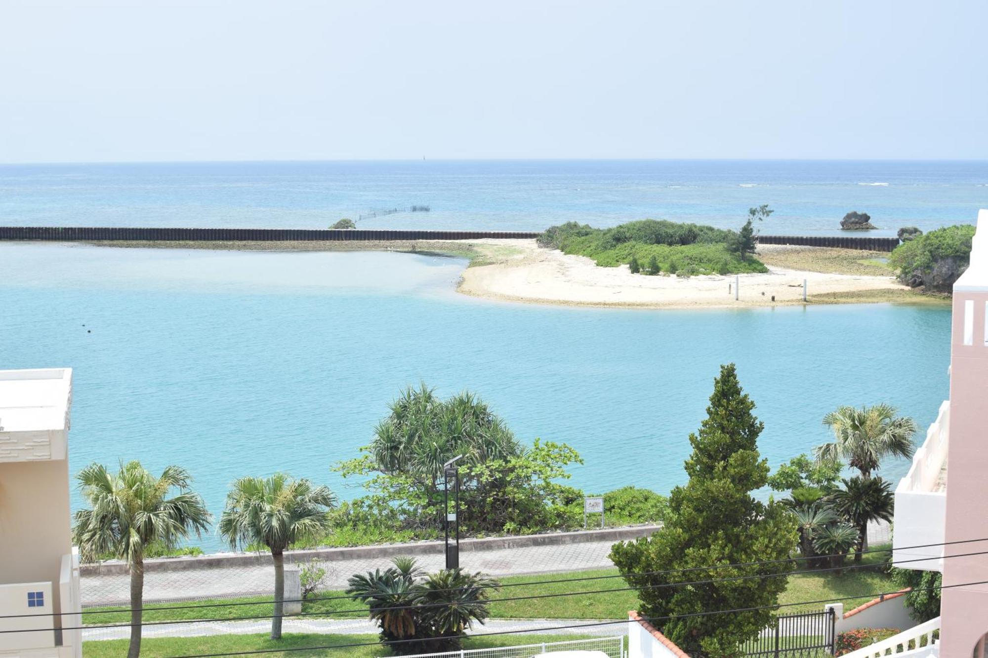 Breaky Hotel Chatan Buitenkant foto