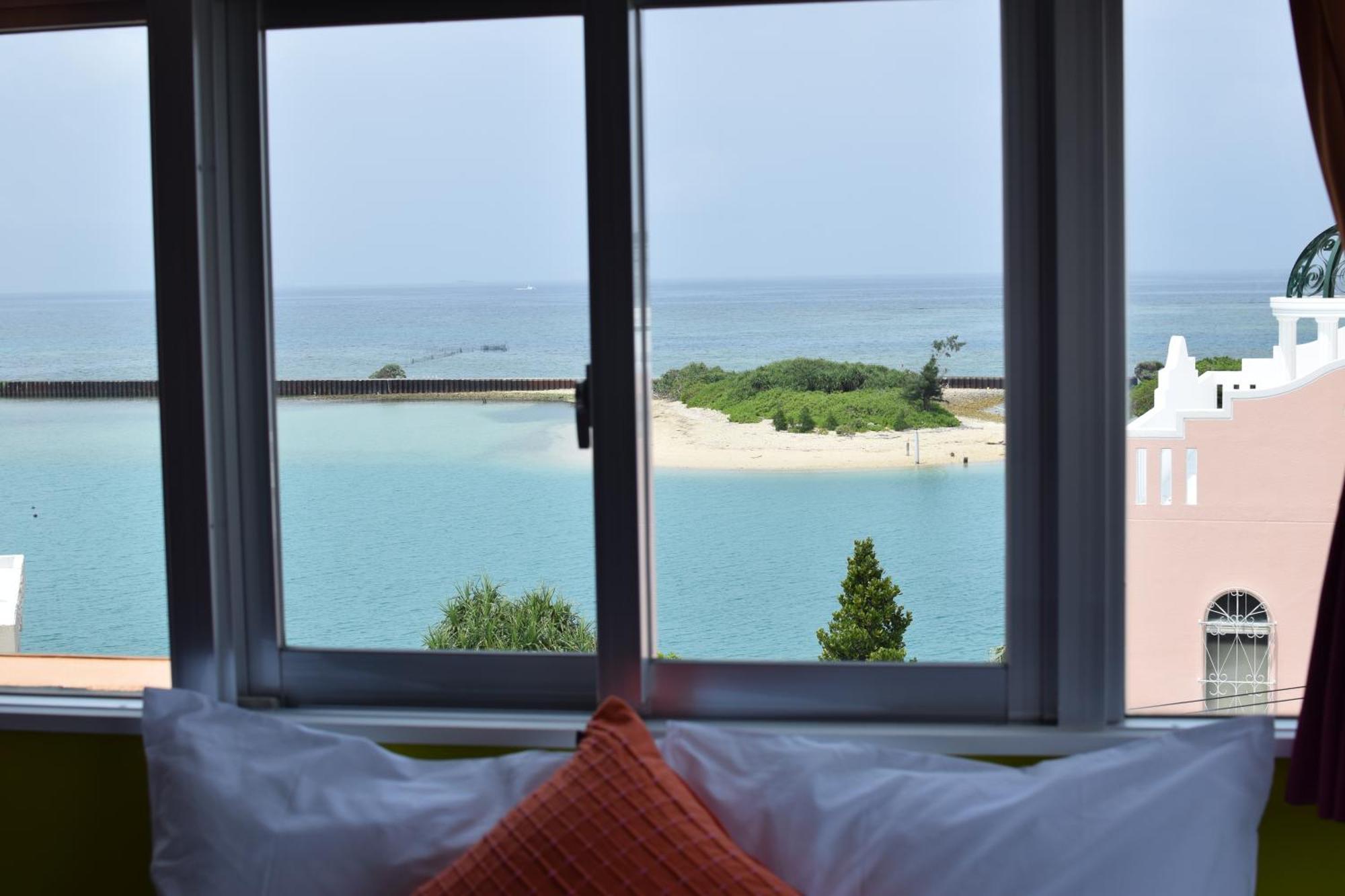 Breaky Hotel Chatan Buitenkant foto